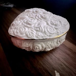 Vintage Heart shaped Trinket Box porcelain and 24k gold leaf for the trimming!!